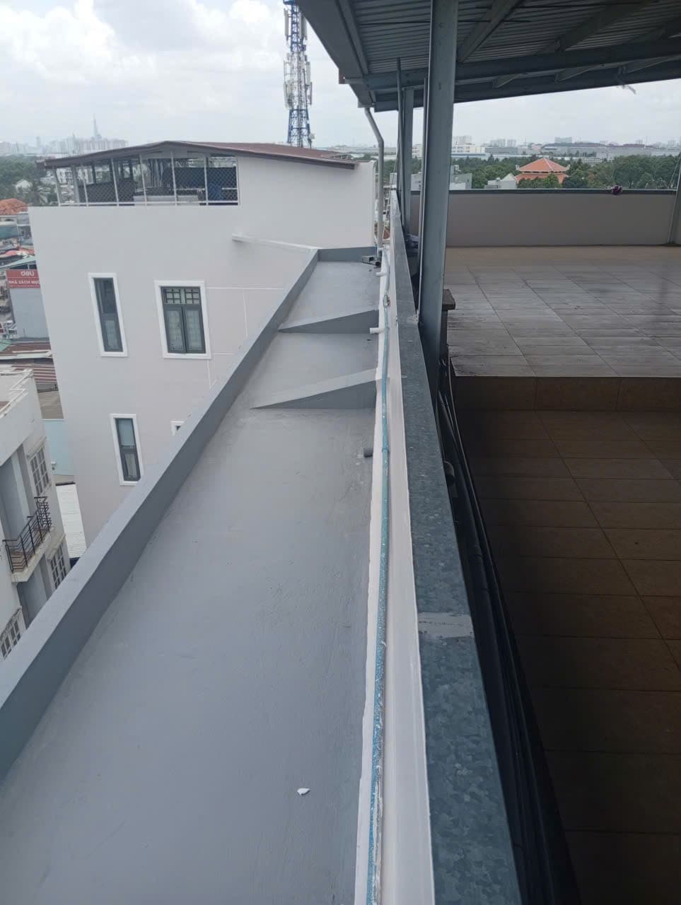 Chống thấm sàn ban công sân thượng trường Mầm non Hồ Ngọc Cẩn